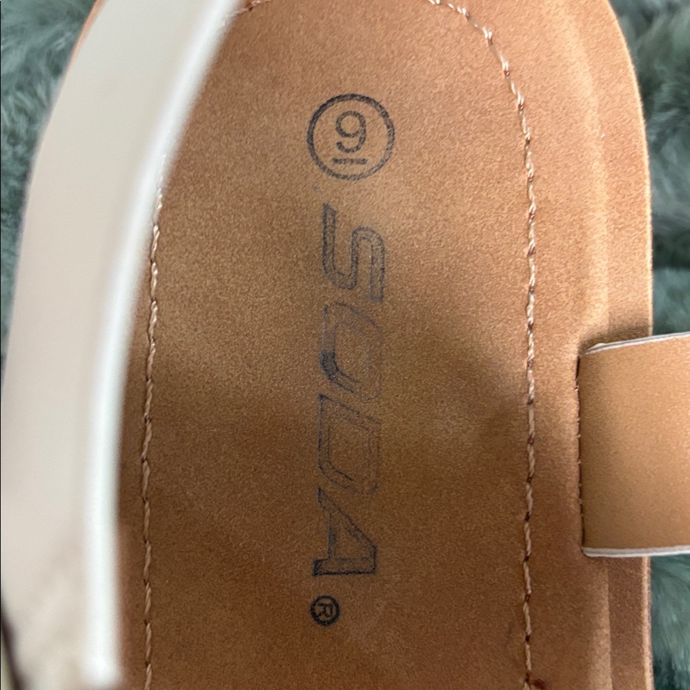Soda Fisherman Strappy sandal - size 9 - Picture 8 of 9